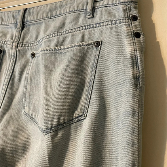 J Jill Denim Boyfriend Relaxed Leg Jean Light Wash Size 6 - Picture 10 of 12